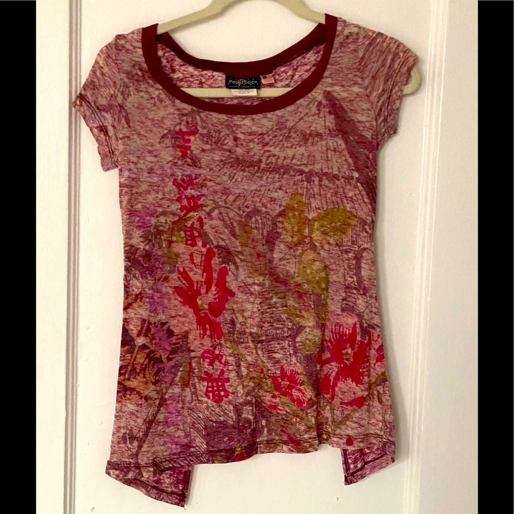 REALITEE Split back T shirt.